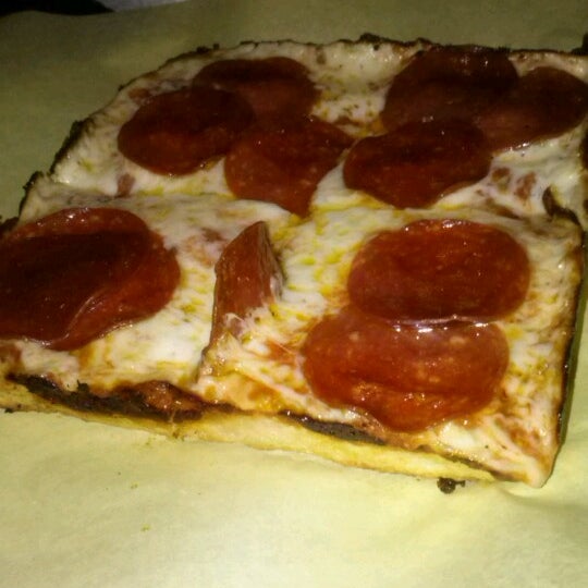 Das Foto wurde bei Northside Nathan&#39;s Pizza von A. L. R. am 1/31/2013 aufgenommen