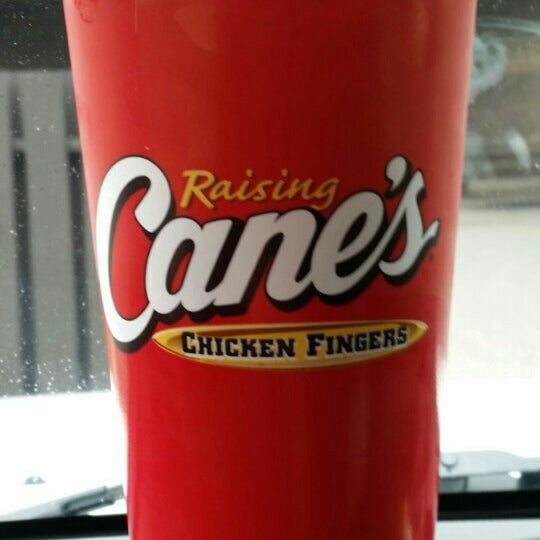 Foto scattata a Raising Cane&#39;s Chicken Fingers da Andrew P. il 4/26/2016