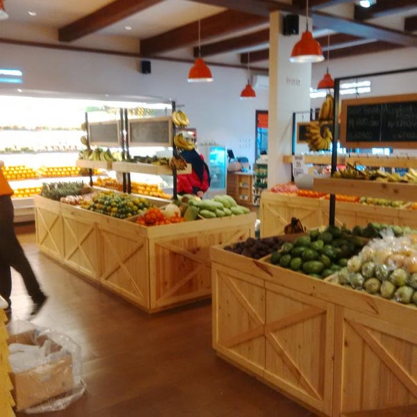 4/20/2014 tarihinde Tisna K.ziyaretçi tarafından Apricot Fruit Store'de çekilen fotoğraf