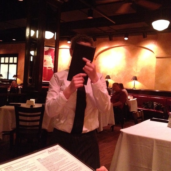 3/26/2014 tarihinde Michelle L.ziyaretçi tarafından Amerigo Restaurant'de çekilen fotoğraf