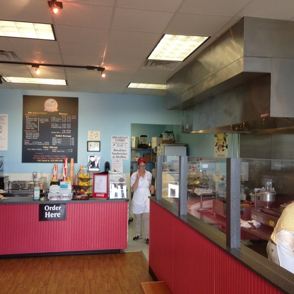 Photo taken at Duck Donuts by Ken D. on 5/5/2013