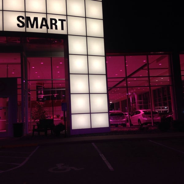 Foto diambil di Smart Motors Toyota oleh Blane E. pada 10/9/2014