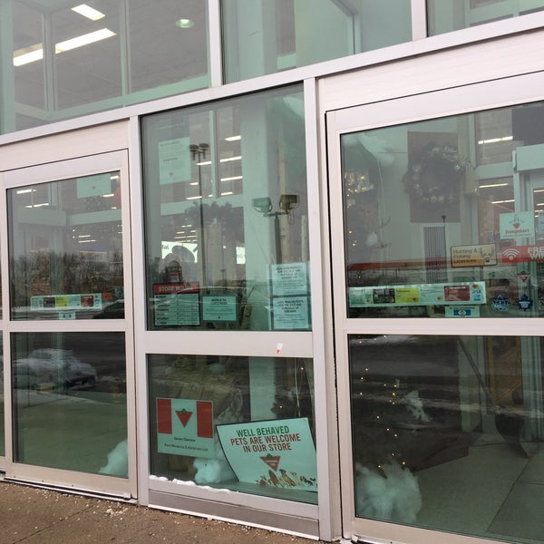 Canadian Tire (Artık Kapalı) 3770 Montrose Road