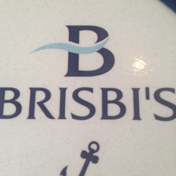 Photo prise au Brisbi&#39;s Lakefront Restaurant &amp; Bar par Chalmette Shoes le7/14/2013