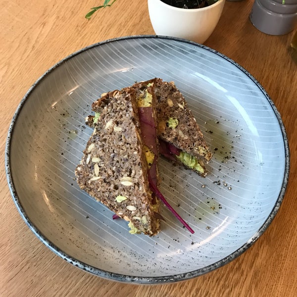 Great avocado sammie, not so great coffee