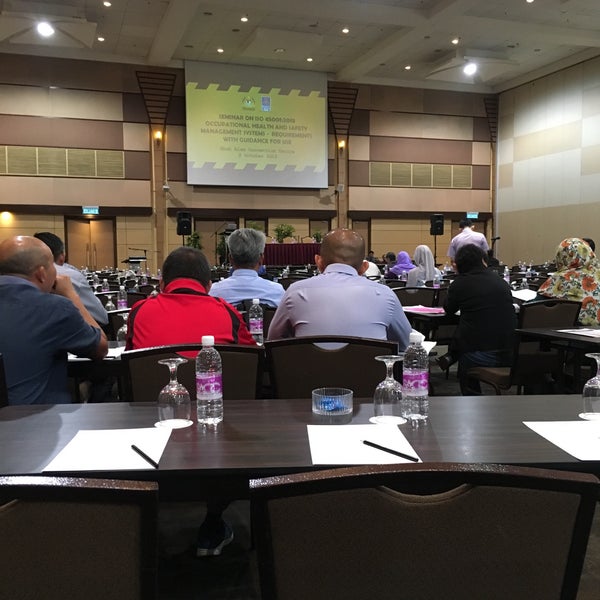 รูปภาพถ่ายที่ Shah Alam Convention Centre (SACC) โดย Zulkepli R. เมื่อ 10/2/2018