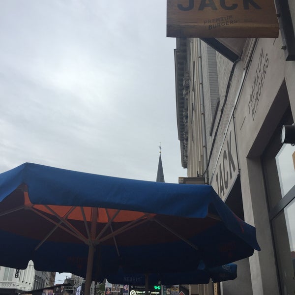 Foto tirada no(a) Jack Premium Burgers por Rebecca B. em 7/15/2017