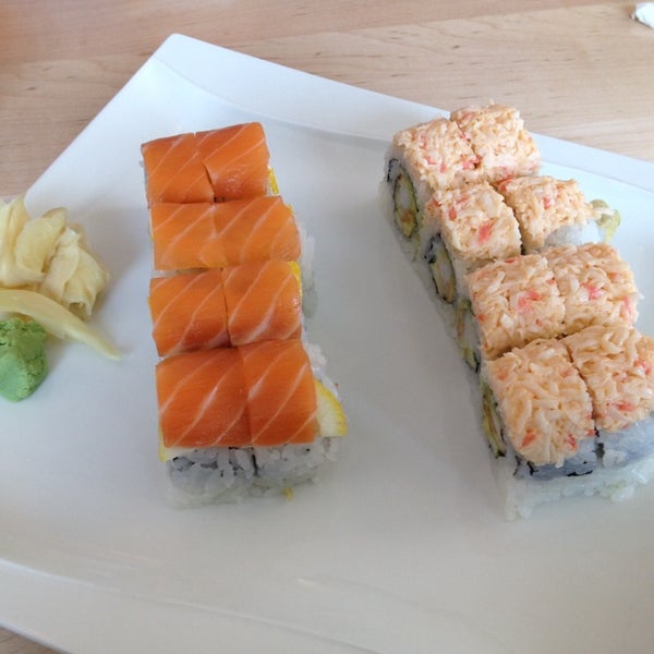 Das Foto wurde bei Spicy 9 Sushi Bar &amp; Asian Restaurant von Rebecca B. am 7/8/2014 aufgenommen