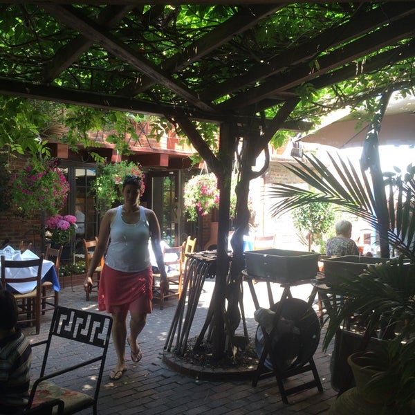 6/22/2014 tarihinde Jim W.ziyaretçi tarafından Taverna Cretekou'de çekilen fotoğraf