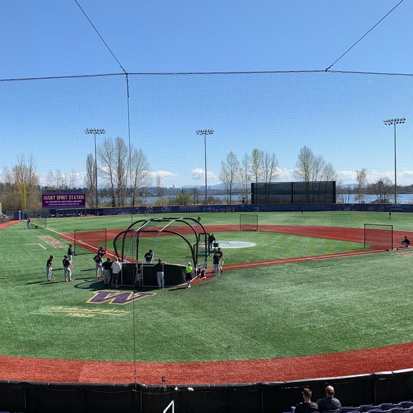 Foto diambil di Husky Baseball Stadium oleh Mark J. pada 3/30/2019