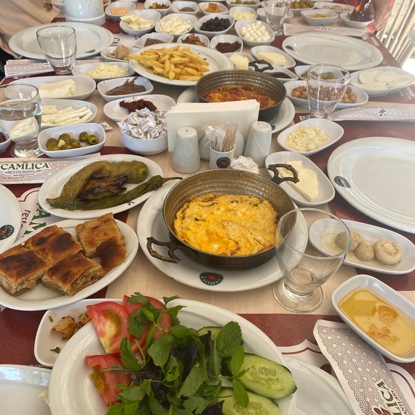 Photo prise au Çamlıca Restaurant Malatya Mutfağı par zalımın g. le8/14/2021