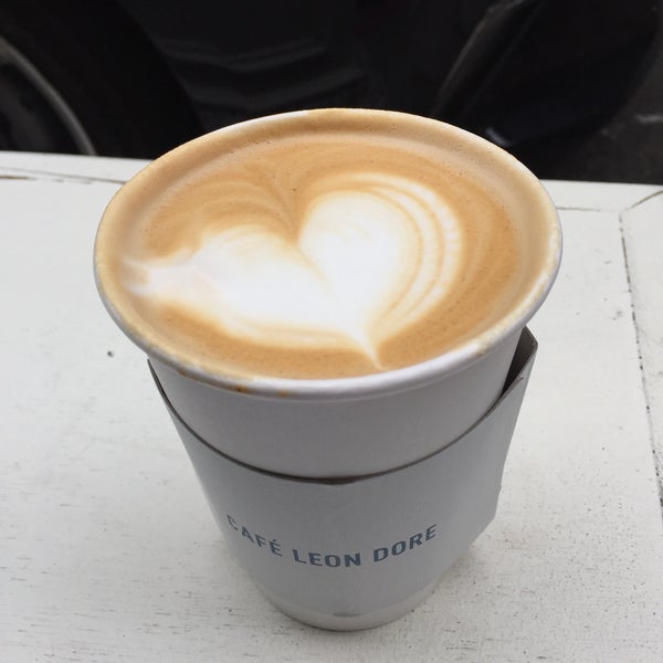 Pretty good latte($5.17) in Nolita. There are no seats in the cafe, but there are some outdoor seats.