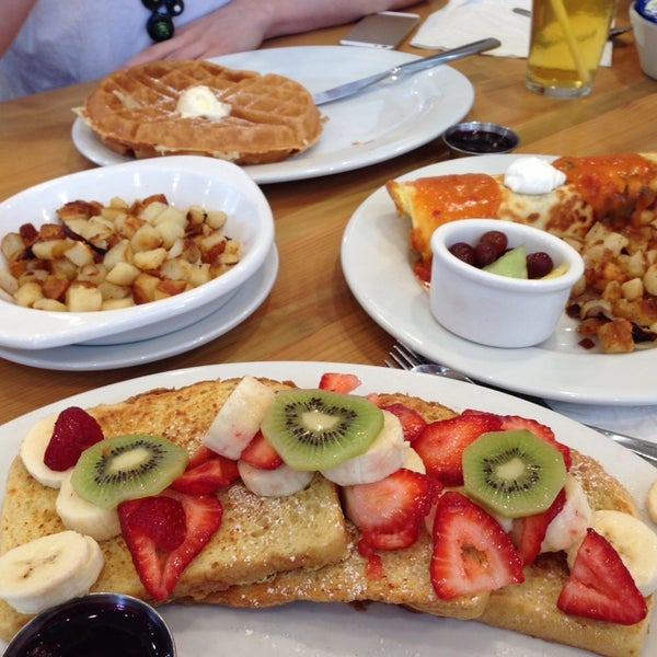 First Watch Breakfast Spot in Aksarben Elmwood Park