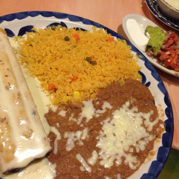 Photo taken at La Mesa Mexican Restaurant by Margaret S. on 9/15/2014