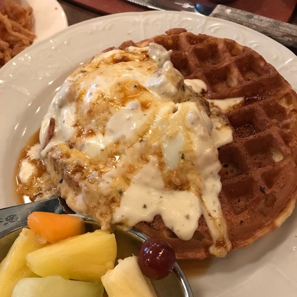 8/5/2017 tarihinde Margaret S.ziyaretçi tarafından Railcar Modern American Kitchen'de çekilen fotoğraf