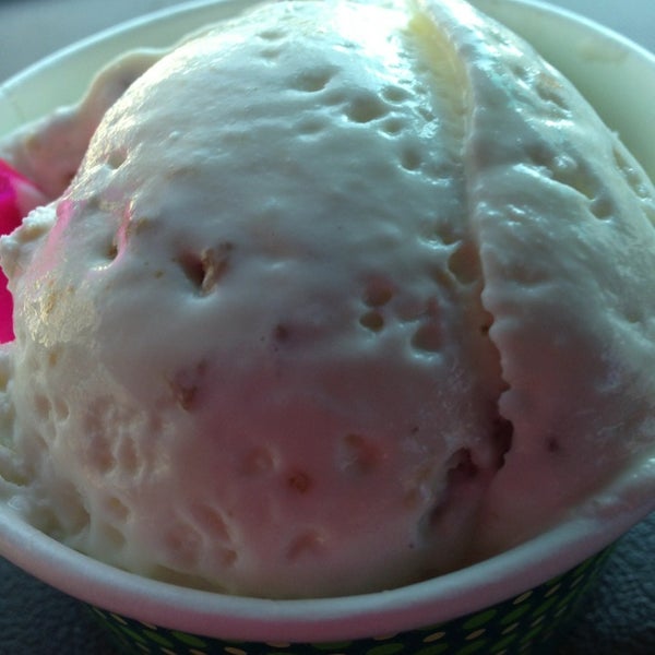 รูปภาพถ่ายที่ eCreamery Ice Cream &amp; Gelato โดย Margaret S. เมื่อ 3/8/2014