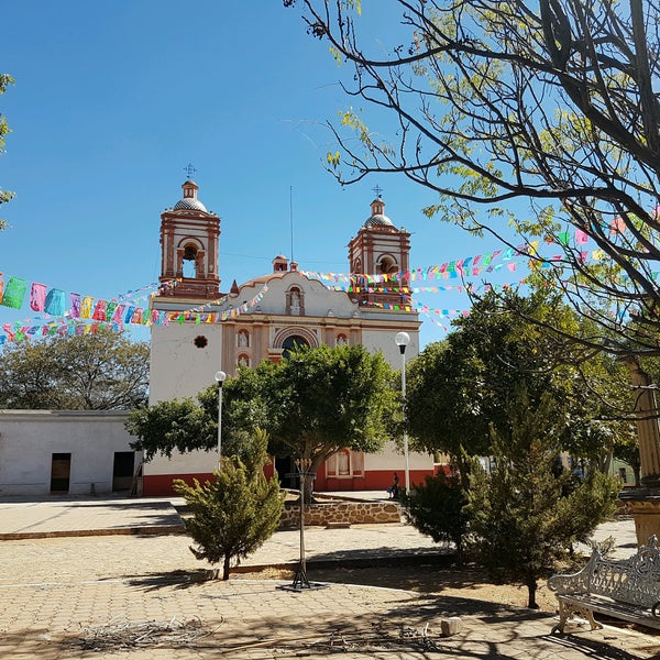 Photo taken at Iglesia Zimatlán de Álvarez by Israel H. on 1/10/2017