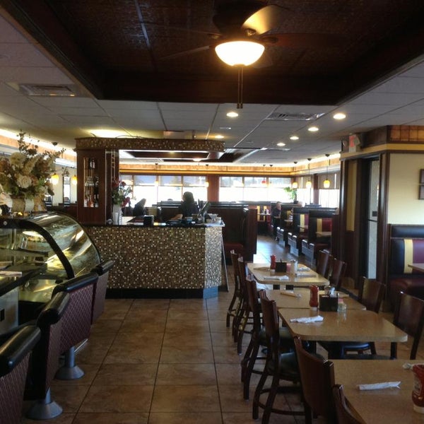 รูปภาพถ่ายที่ Colony Diner &amp; Restaurant โดย Colony Diner &amp; Restaurant เมื่อ 2/3/2015
