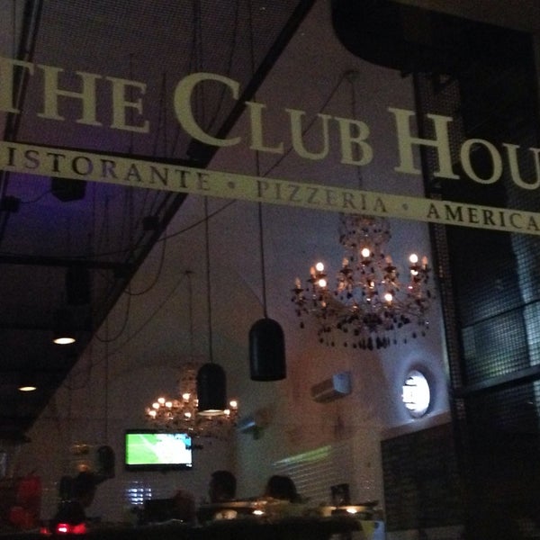 Foto scattata a The Club House da Caterina B. il 11/7/2013