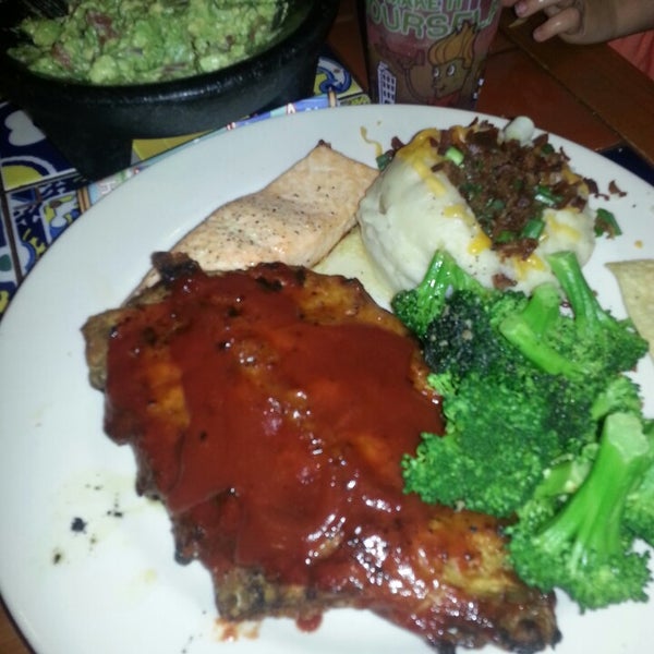 Photo taken at Chili&#39;s Grill &amp; Bar by Joy F. on 6/7/2014