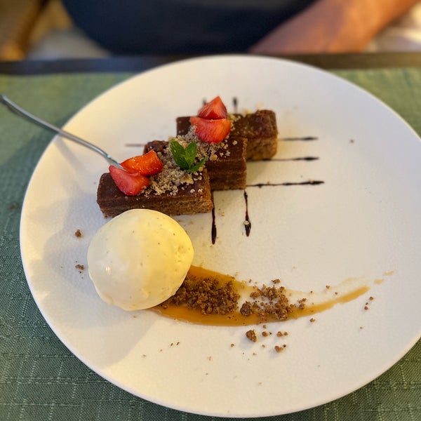 Spent few days in Hvar and had the most delicious dinner at Dalmatino. The kindness of the waiters were incredible. They made the food experience even better. The prices are pretty fair too.