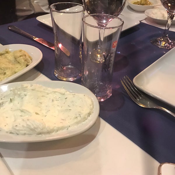 รูปภาพถ่ายที่ My Deniz Restaurant โดย bozomota53 เมื่อ 4/19/2017