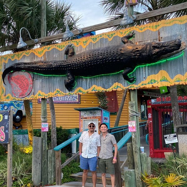 Photo taken at Fudpuckers Beachside Bar &amp; Grill by Pauly W. on 4/21/2022