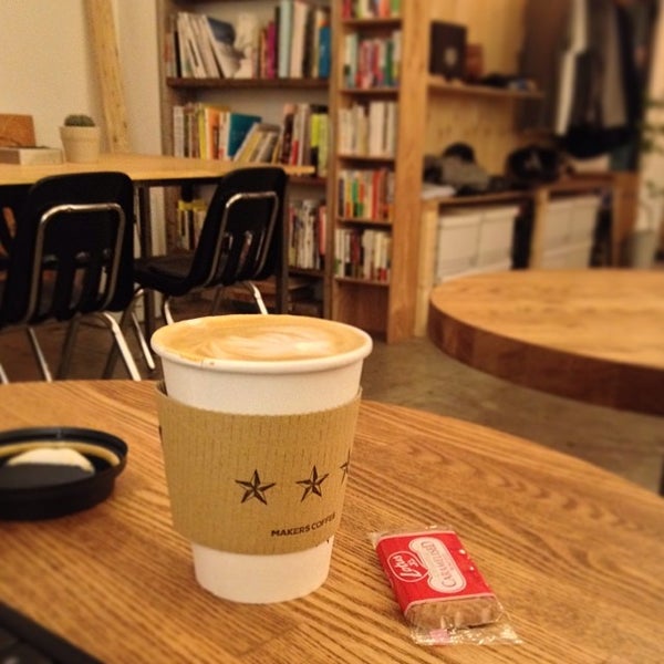 Photo taken at MAKERS COFFEE by つか な. on 2/3/2014