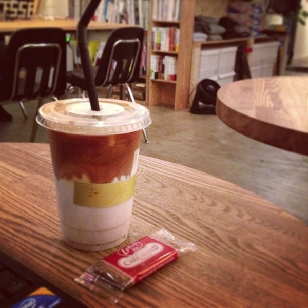 Photo taken at MAKERS COFFEE by つか な. on 10/2/2013