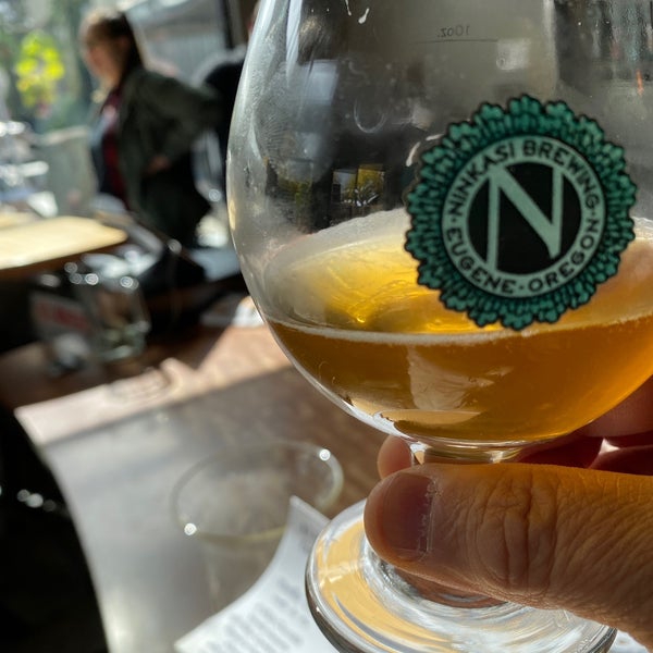 Photo prise au Ninkasi Brewing Tasting Room par Tony M. le10/8/2019
