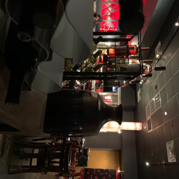 Foto tirada no(a) Daan Sushi Asian Bistro &amp; Bar por Carmen D. em 10/16/2019