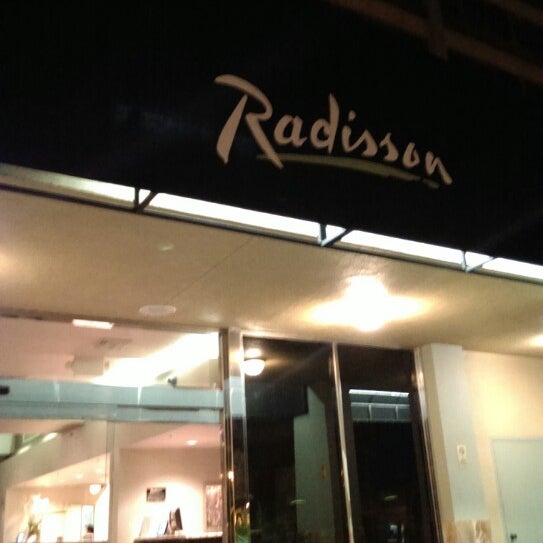 Photo taken at Radisson Hotel Los Angeles Midtown at USC by ErinMarie R. on 9/22/2013