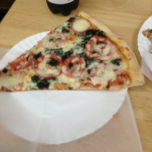 6/14/2013にNicholas W.がSaba&#39;s Pizza Upper Eastで撮った写真