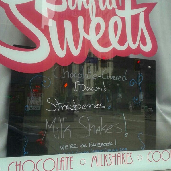 5/30/2016에 Shadow C.님이 Sinful Sweets Chocolate Company에서 찍은 사진
