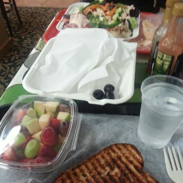 Huge salads...great customer service and wifi!!