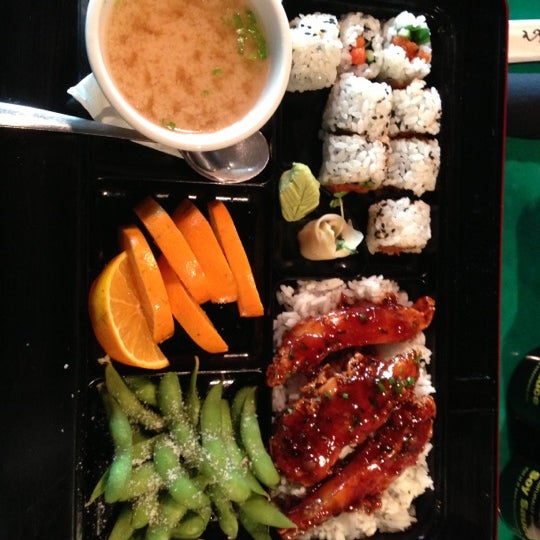 4/29/2013にTodd B.がWatanabe Sushi &amp; Asian Cuisineで撮った写真