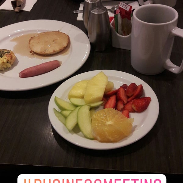 Photo taken at Courtyard by Marriott San Salvador by Ligia M. on 1/23/2018