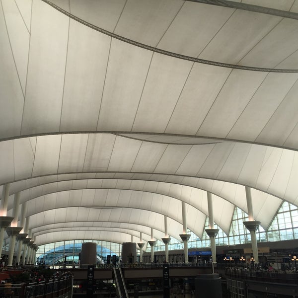 8/15/2016 tarihinde Kelly S.ziyaretçi tarafından Denver Uluslararası Havalimanı (DEN)'de çekilen fotoğraf