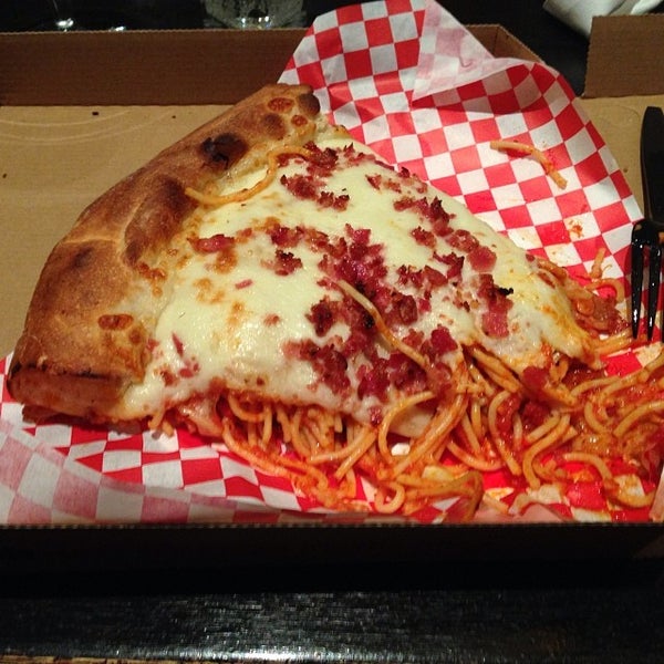 Foto diambil di Joe’s New York Pizza oleh Owen A. pada 11/24/2013