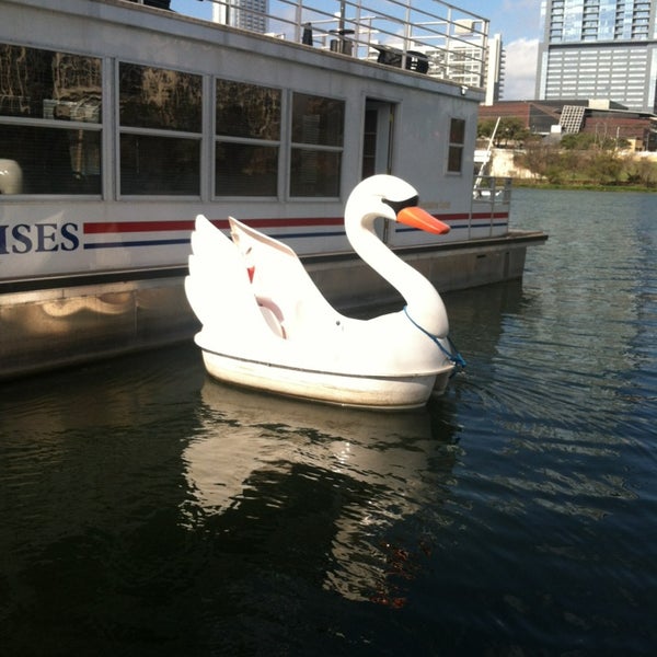 Das Foto wurde bei Capital Cruises von Priscilla V. am 2/12/2013 aufgenommen