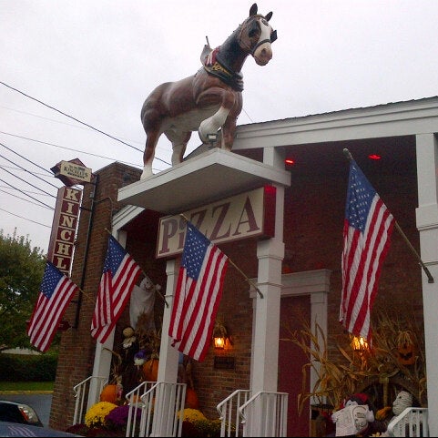 10/9/2012 tarihinde James F.ziyaretçi tarafından Kinchley&#39;s Tavern Inc.'de çekilen fotoğraf