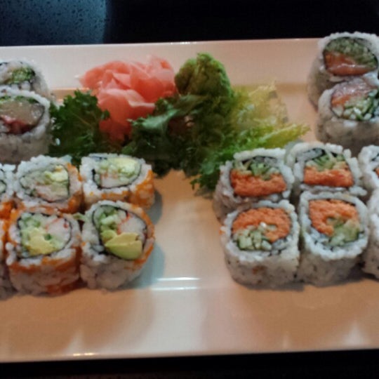 Photo taken at Shinto Japanese Steakhouse &amp; Sushi Lounge by Mimi Y. on 6/28/2013