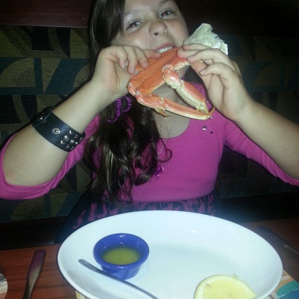 Photo taken at Red Lobster by Sabrina E. on 7/23/2014
