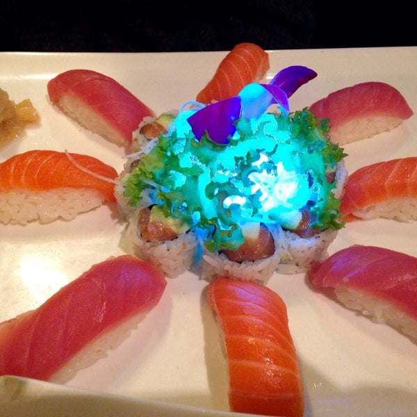 รูปภาพถ่ายที่ Kabuki Sushi โดย Denis A. เมื่อ 2/17/2015