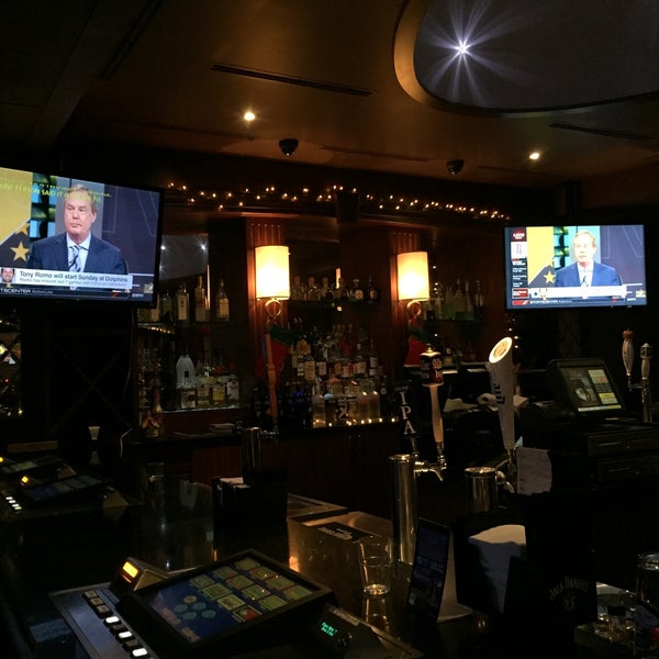 Foto scattata a BJ&#39;s Cocktail Lounge South da Richard W. il 11/17/2015