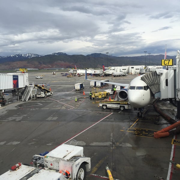 4/13/2016 tarihinde Matthew S.ziyaretçi tarafından Salt Lake City Uluslararası Havalimanı (SLC)'de çekilen fotoğraf