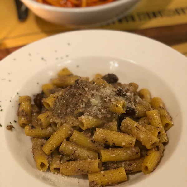 The pasta was perfectly aldente. Really good flavor, can’t recommend it enough. Also it is a nice place with Italian Ambiente and pretty interior.