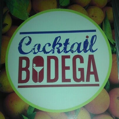 รูปภาพถ่ายที่ Cocktail Bodega โดย Jamal U. เมื่อ 11/18/2012