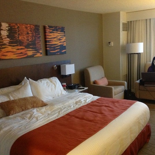 Снимок сделан в Delta Hotels by Marriott Fredericton пользователем Allain L. 11/25/2012