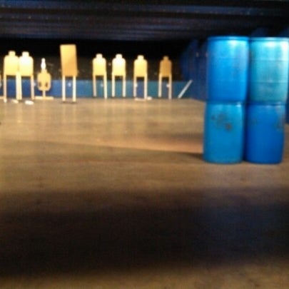 Foto diambil di Colonial Shooting Academy oleh Curtis L. pada 1/15/2013